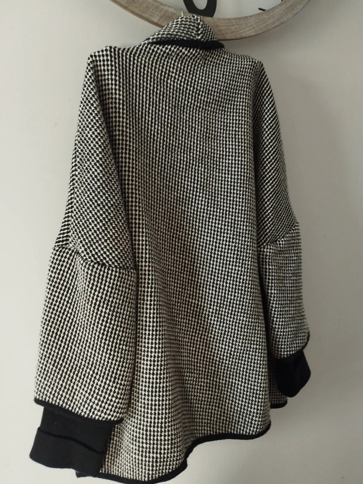 Chaqueta corta de punto con estampado pata de gallo. De Mango – Mango – taille M 2