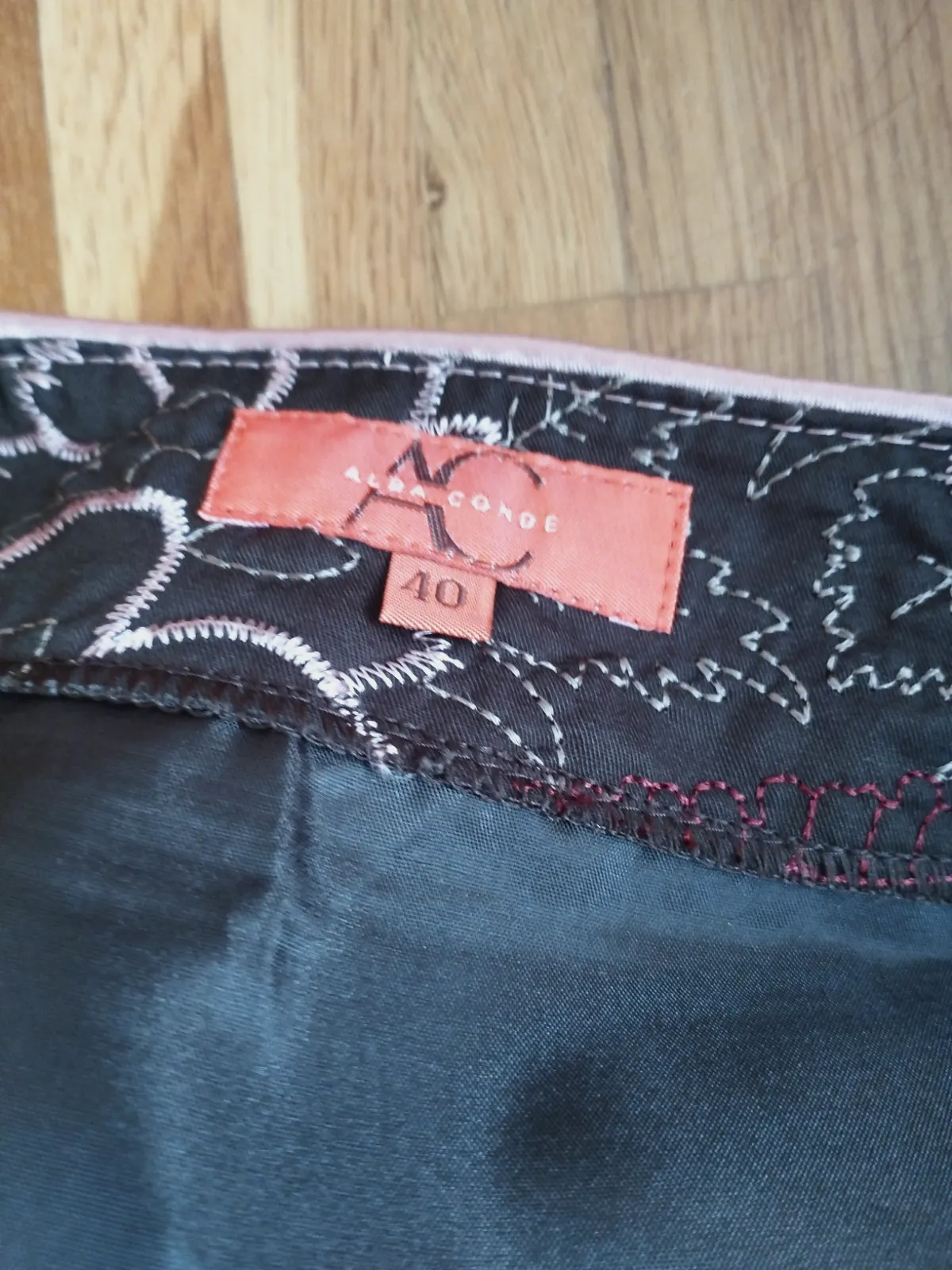 Falda marrón con bordados florales Alba Conde.Talla40 – Alba Conde – taille L 4
