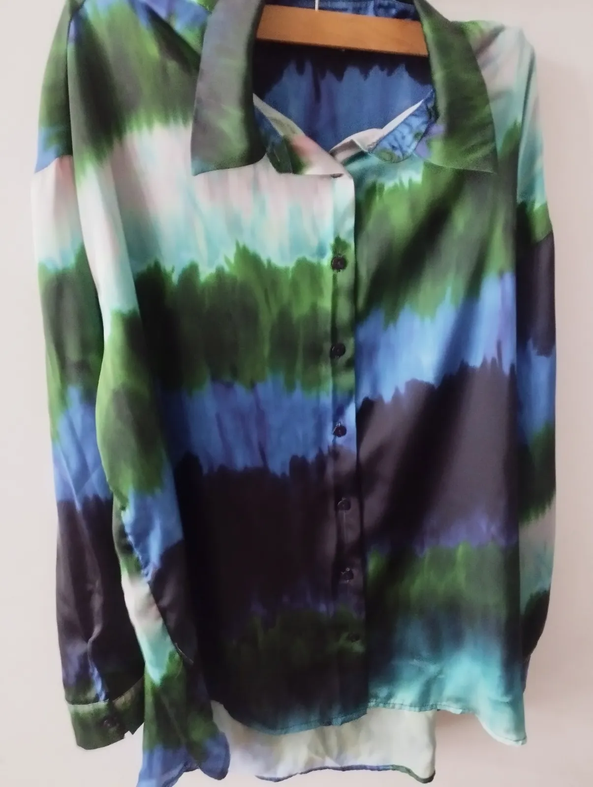 Camisa satinada manga larga tie-dye – Stradivarius – taille M 3