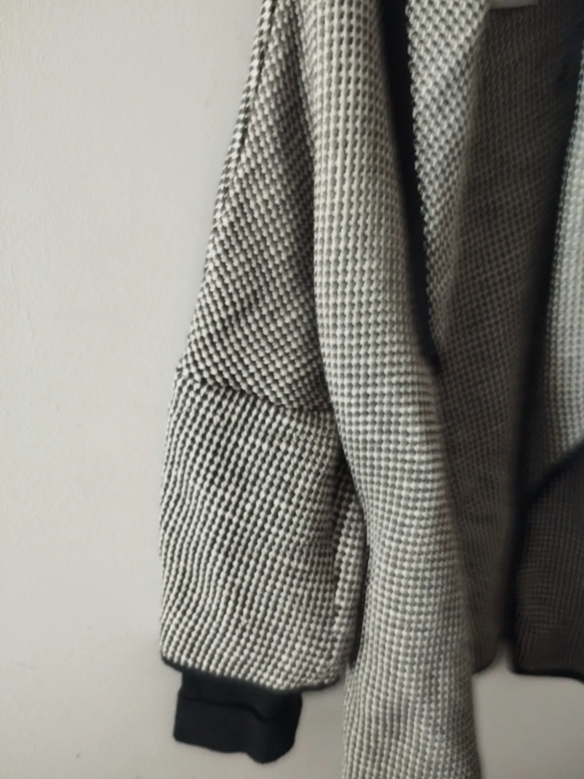 Chaqueta corta de punto con estampado pata de gallo. De Mango – Mango – taille M 3