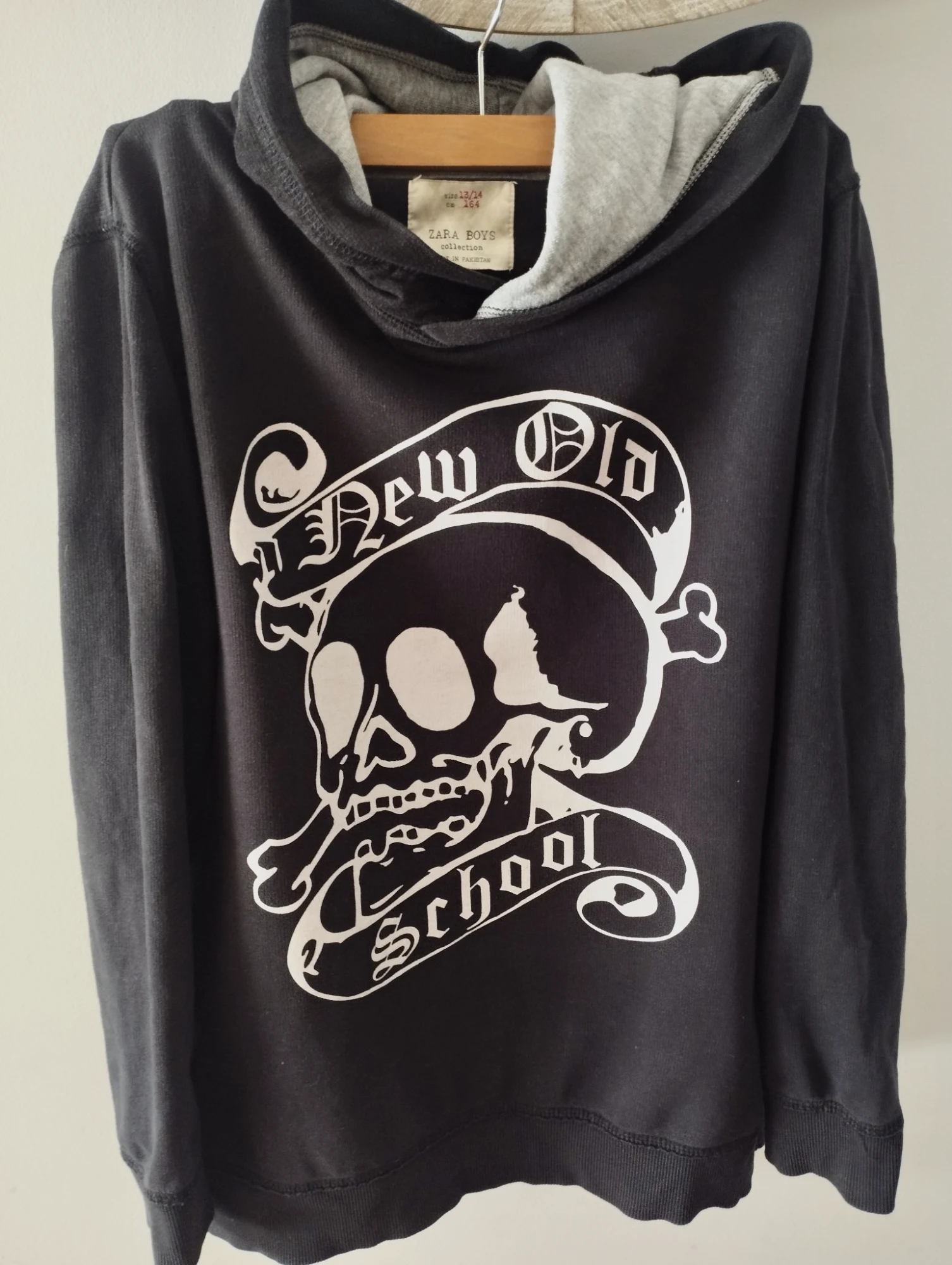 Sudadera con capucha negra estampada skull