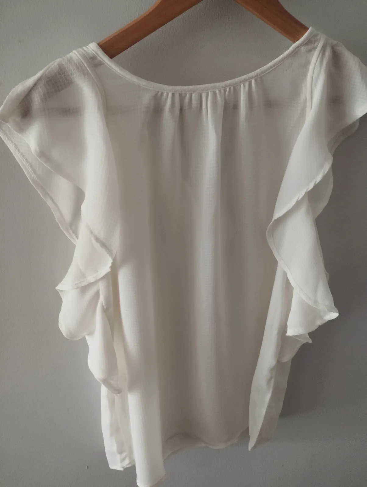 Blusa blanca con volantes Mango talla S – Mango – taille S