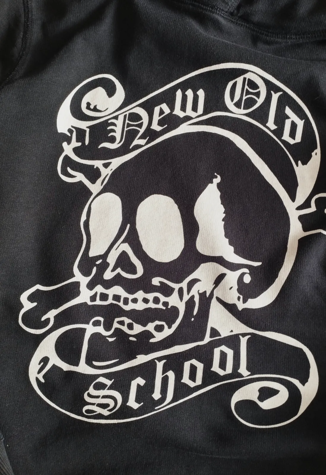 Sudadera con capucha negra estampada skull – Zara – taille 14 años 3
