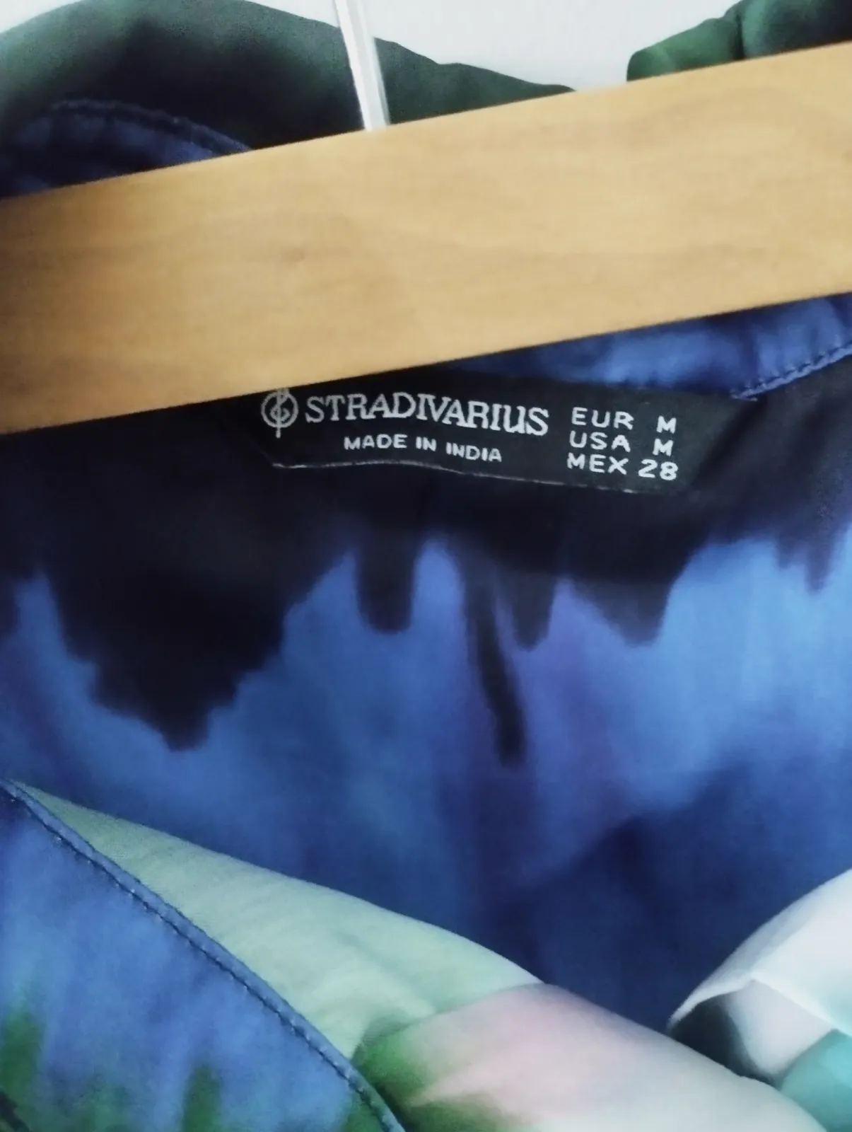 Camisa satinada manga larga tie-dye – Stradivarius – taille M 5