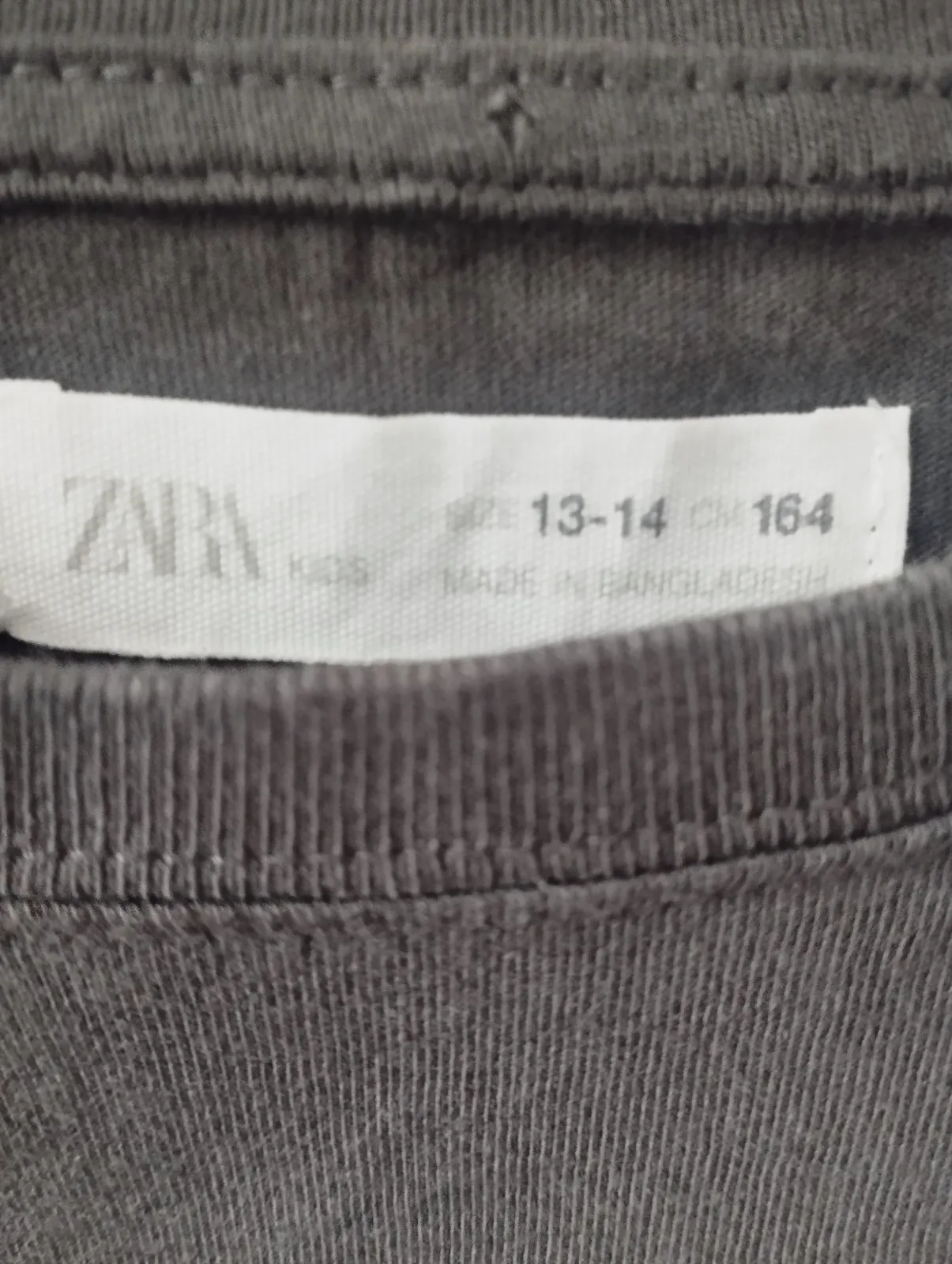 Camiseta Zara gris con calavera de tachuelas – Zara – taille 14 años 4