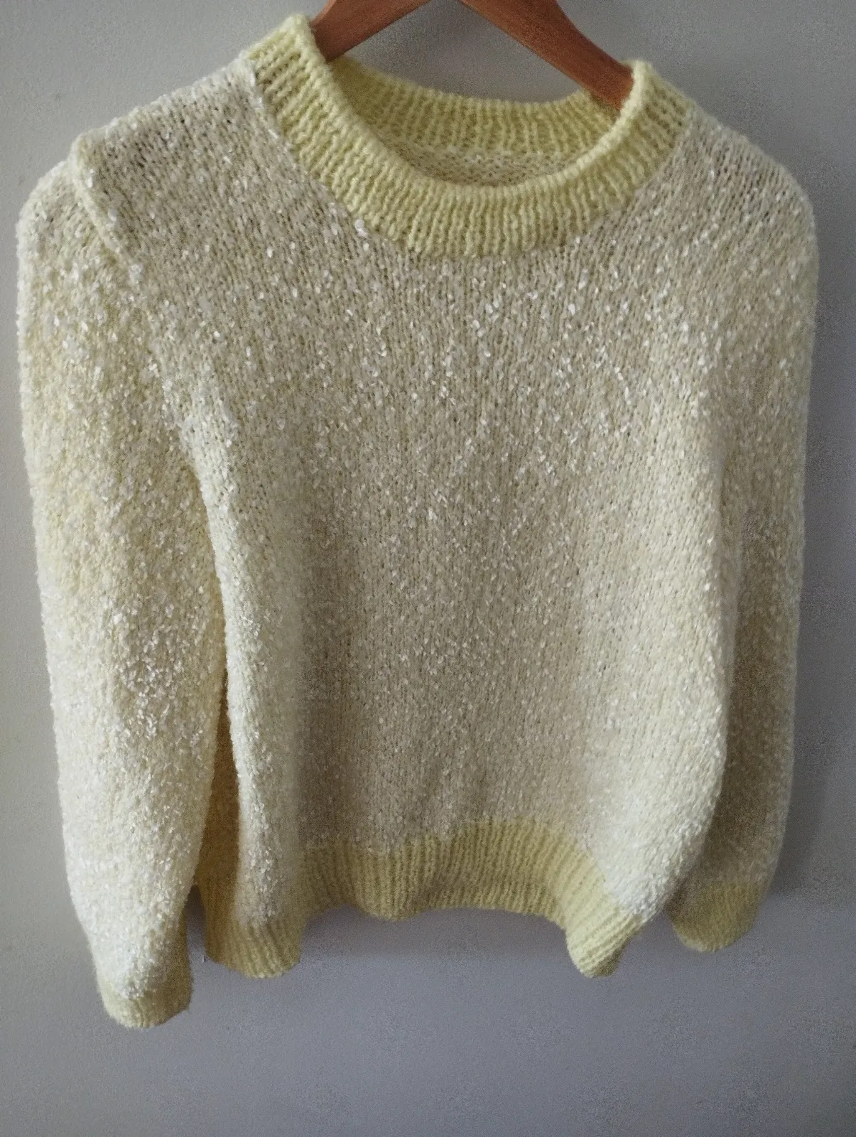 Jersey de punto amarillo pastel