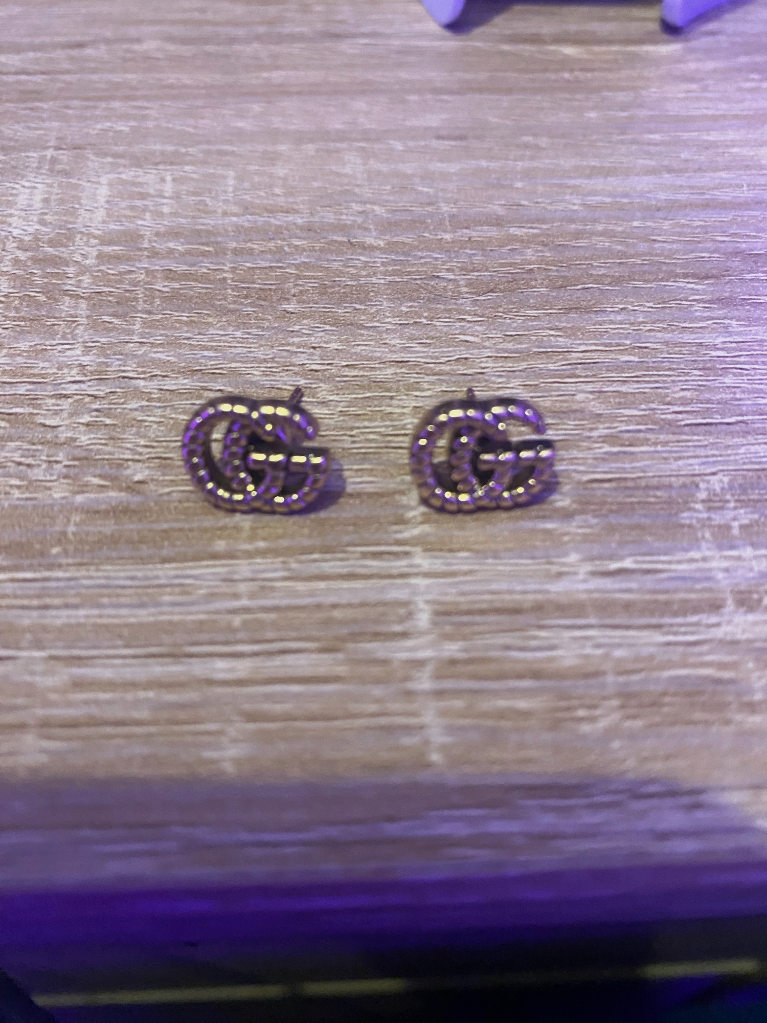 boucle d’oreille. Gucci.
