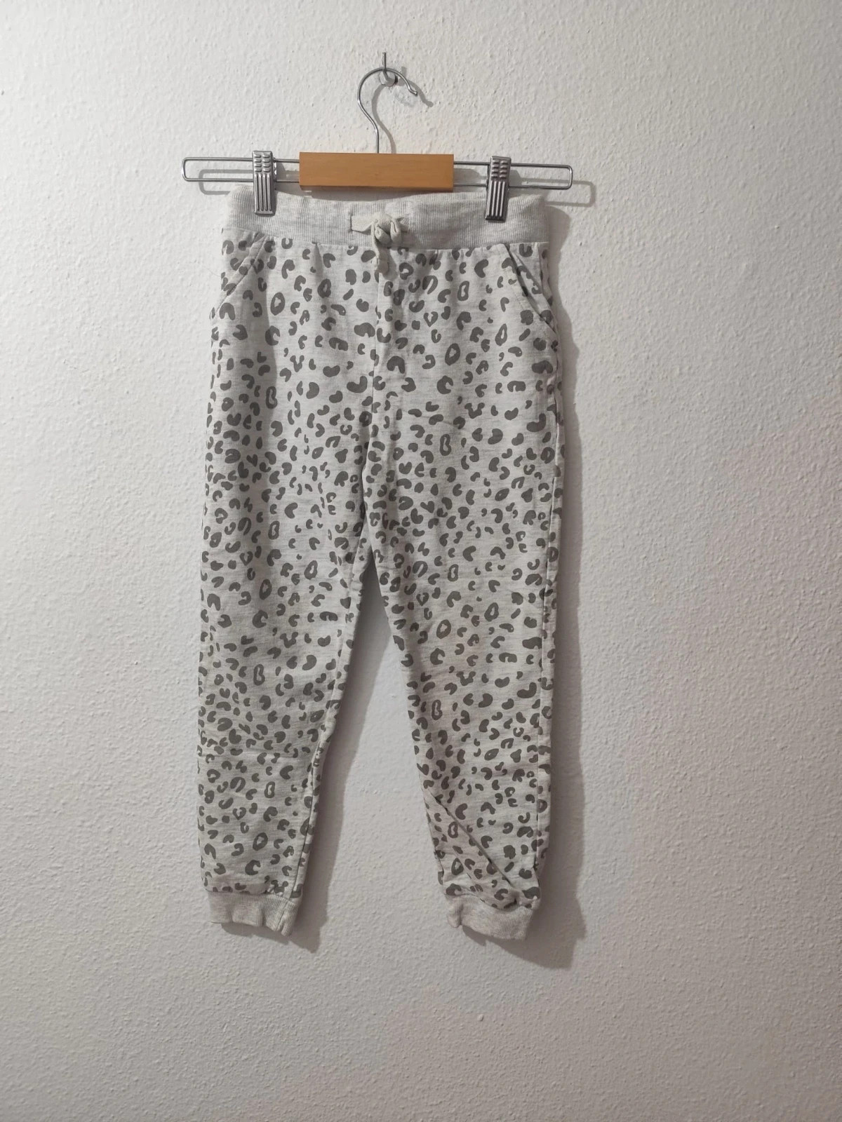 Conjunto de leopardo – Sinsay – taille 7 ans / 122 cm 4