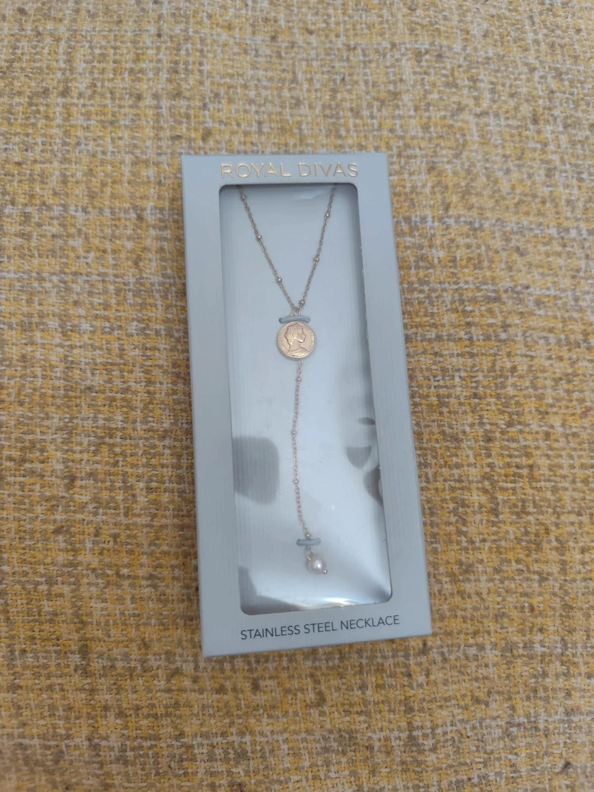 Colgante dorado – Royal divas