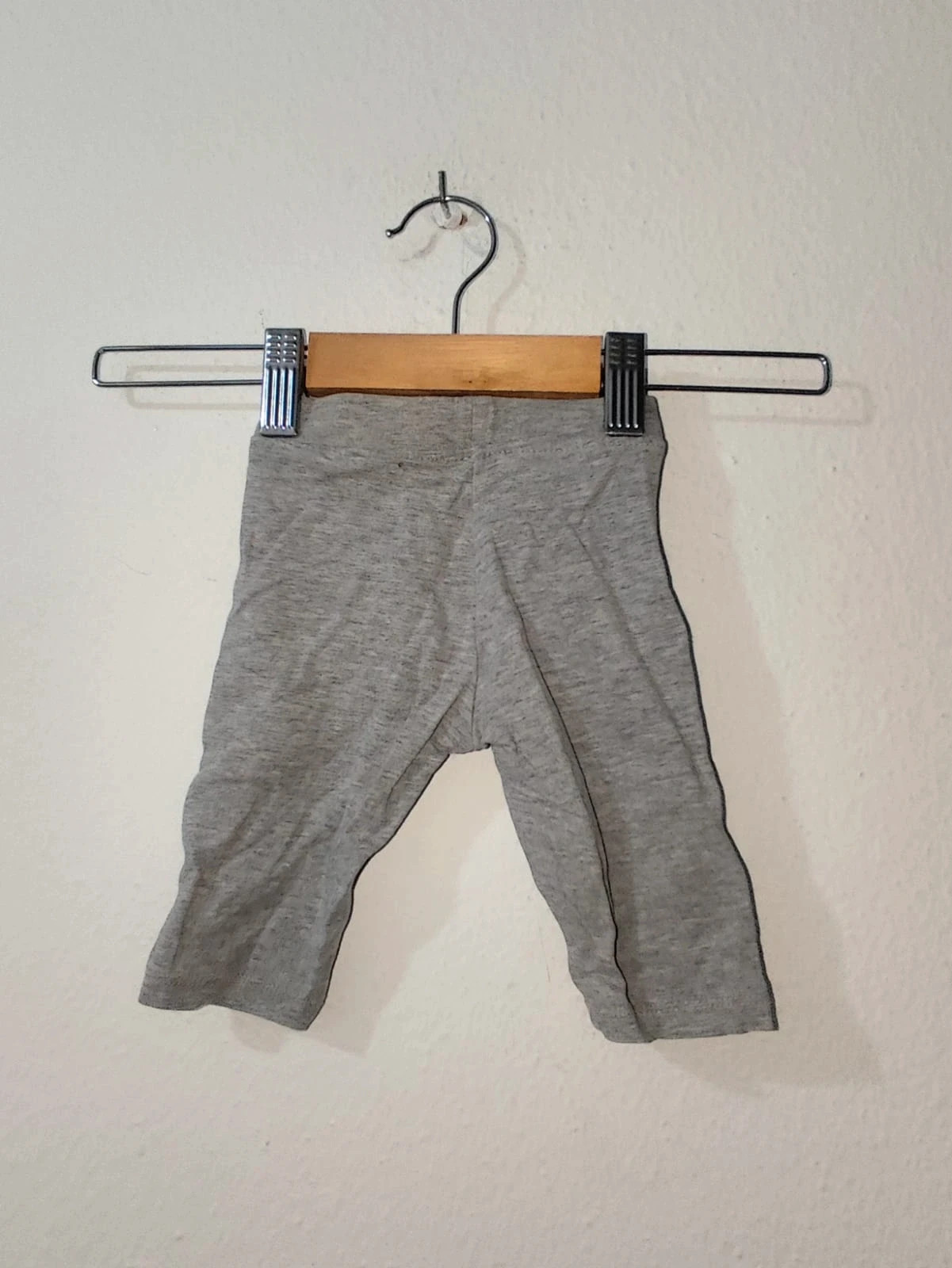 Short grises y esas – taille 6-9 mois / 68 cm 2