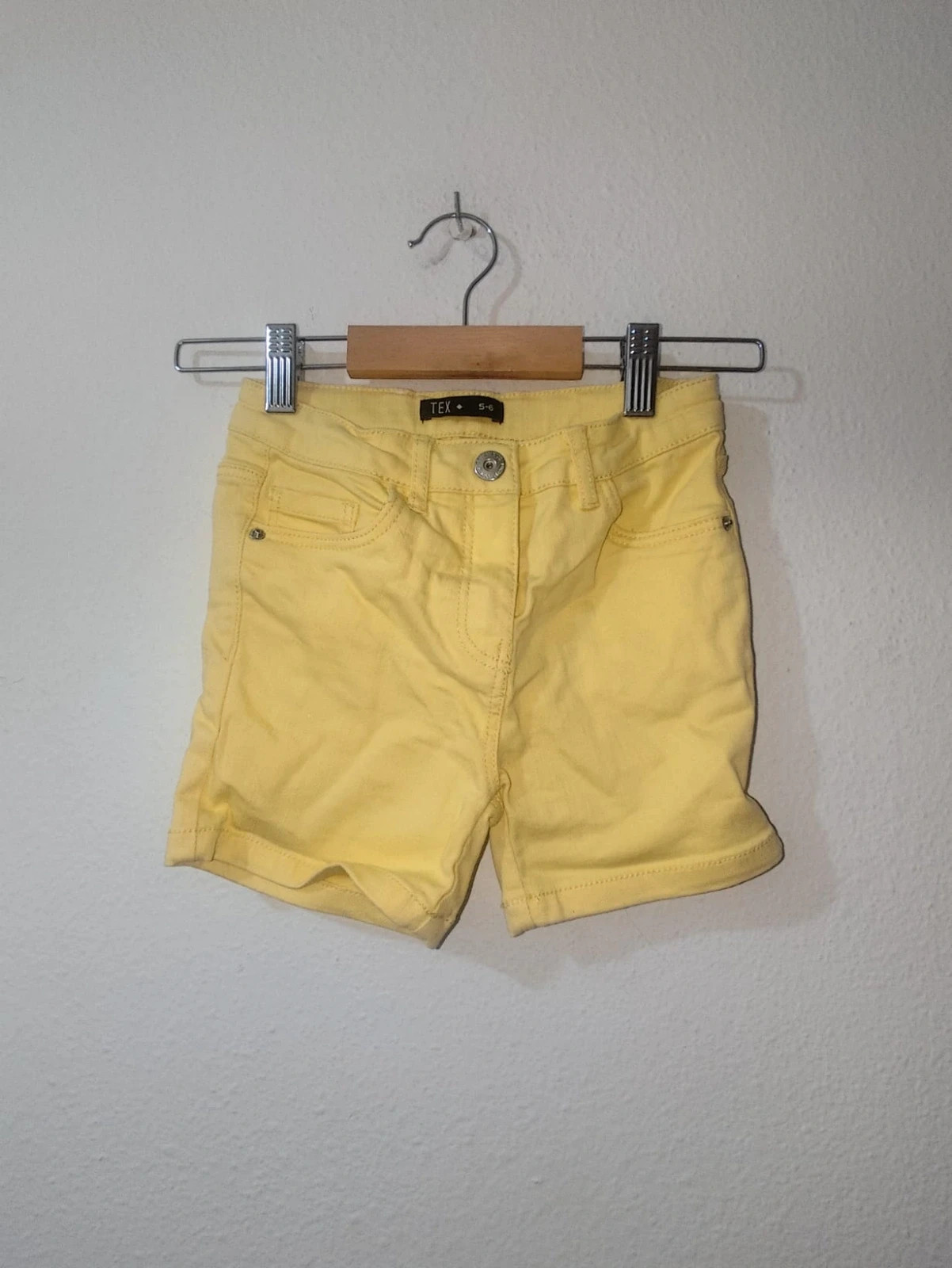 Short amarillos