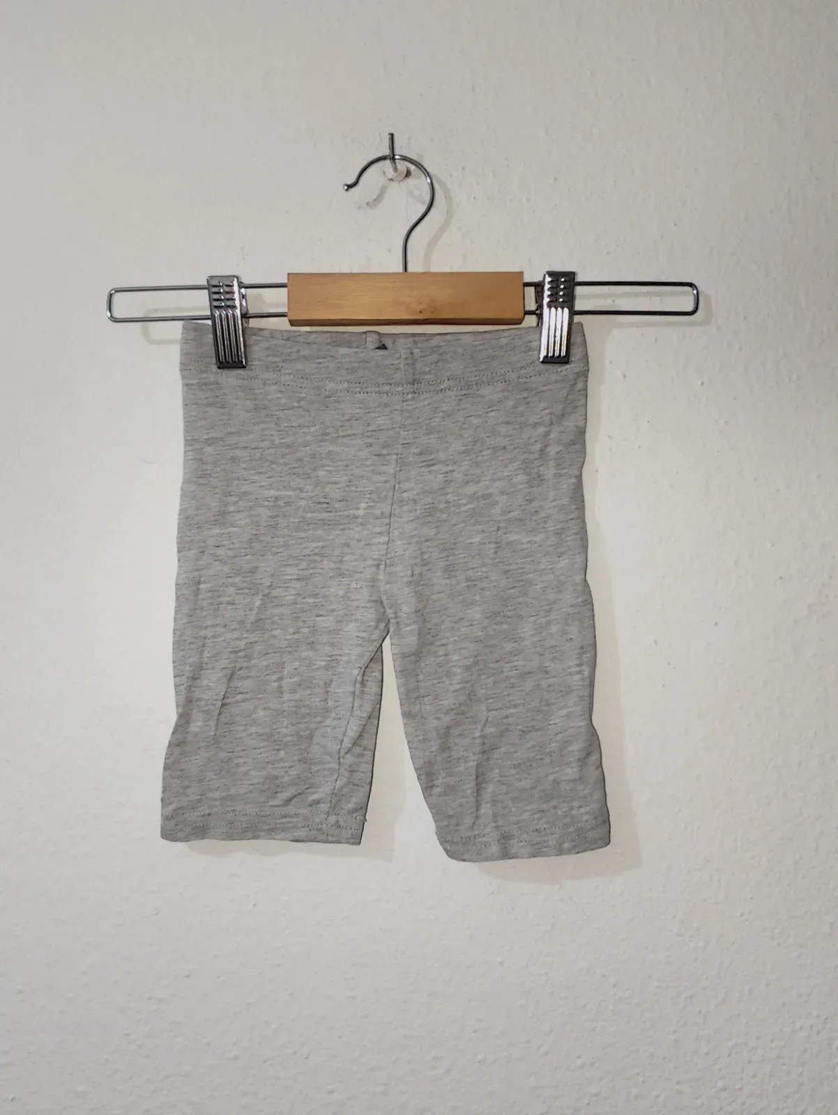 Short gris – sin marca – rose – taille 5 años 2