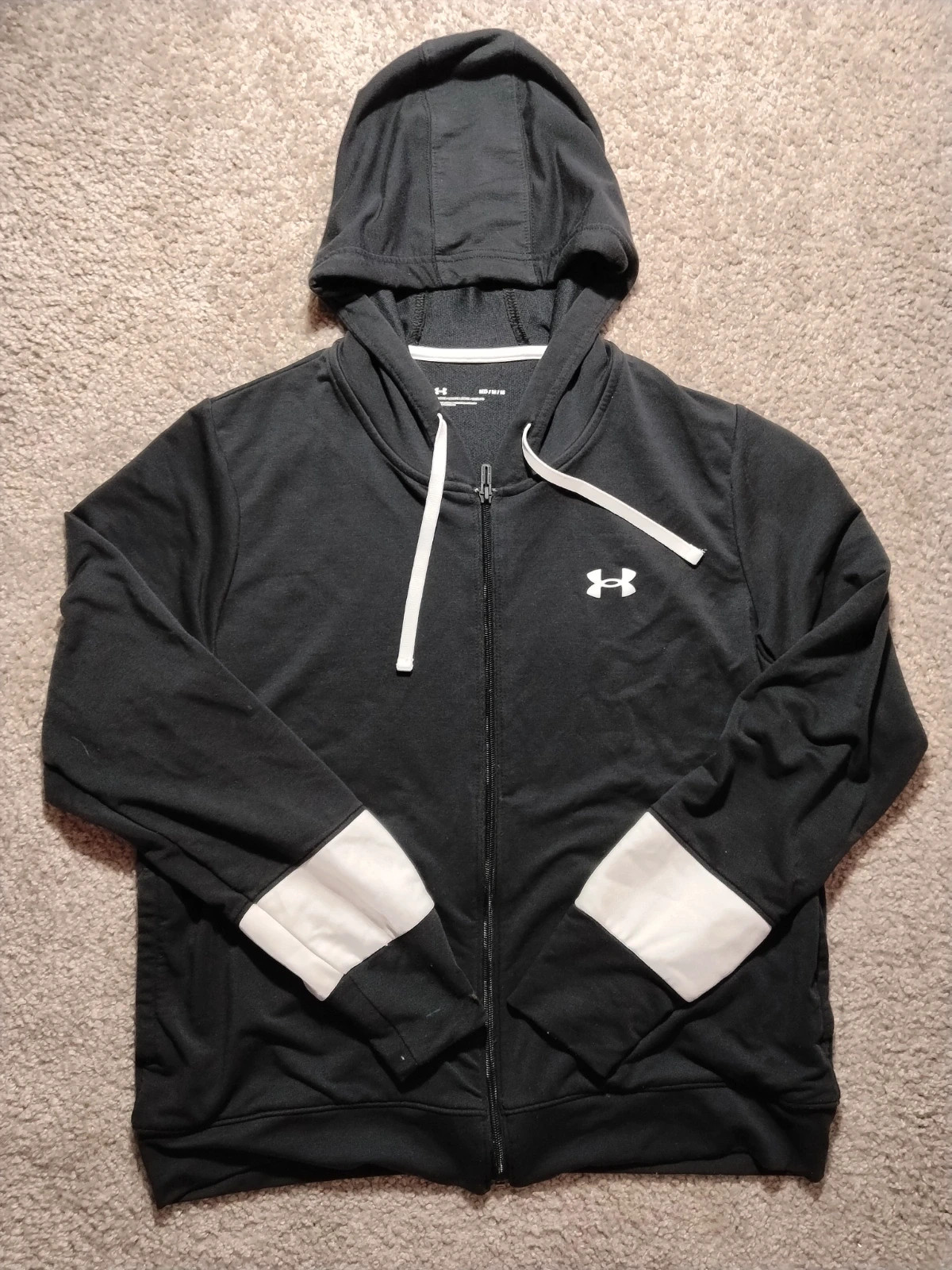 Sweat a capuche pull zippé under armour taille M couleur noir