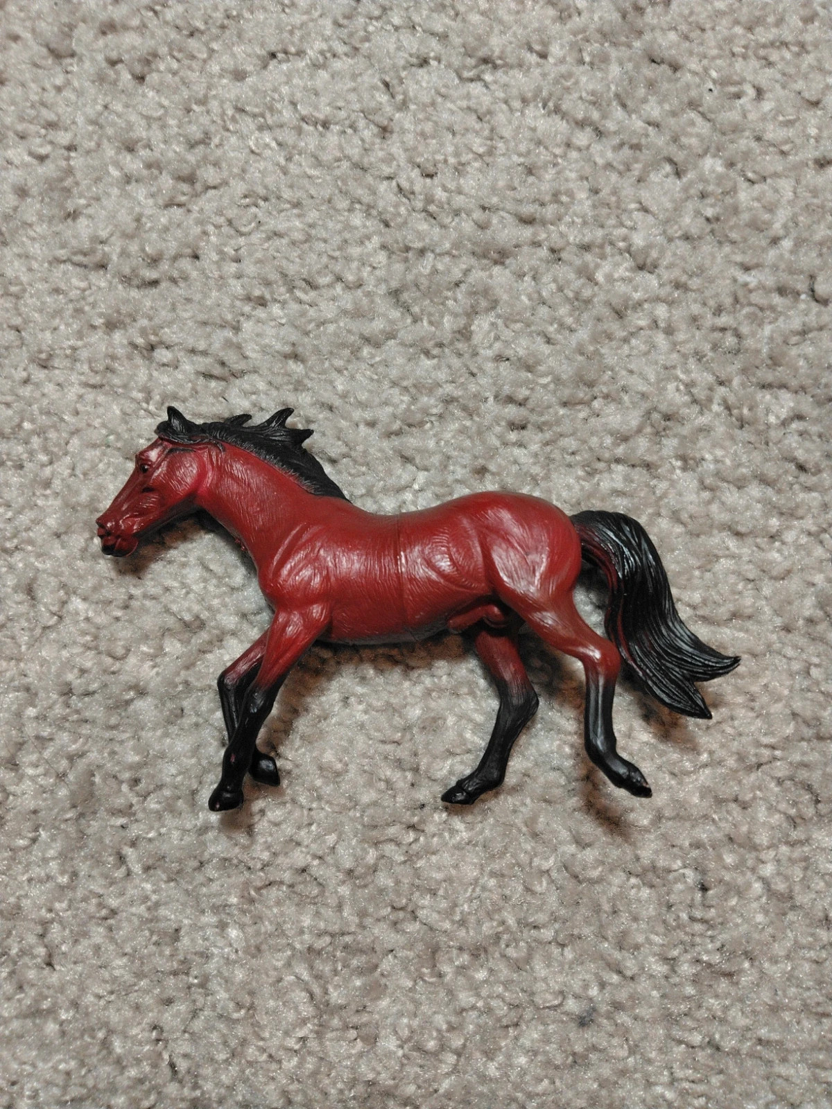 Figurine de cheval miniature bai cerise vintage