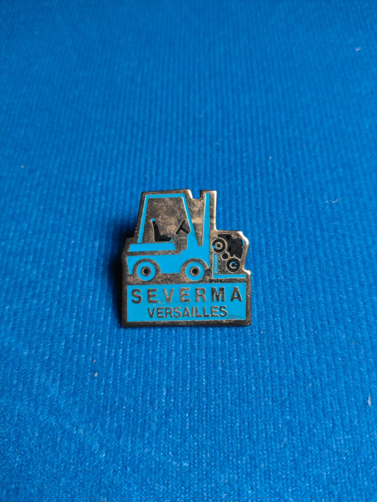 Pin's vintage Severma Versailles