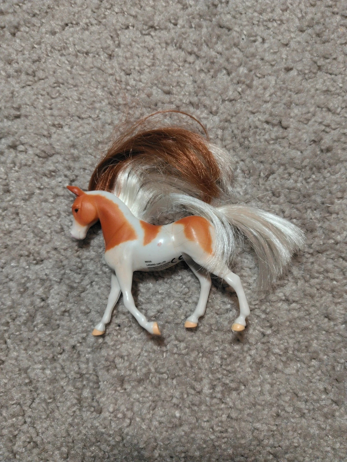 Figurine de cheval poney mannequin Lanard avec crinière bicolore (référence 85035)