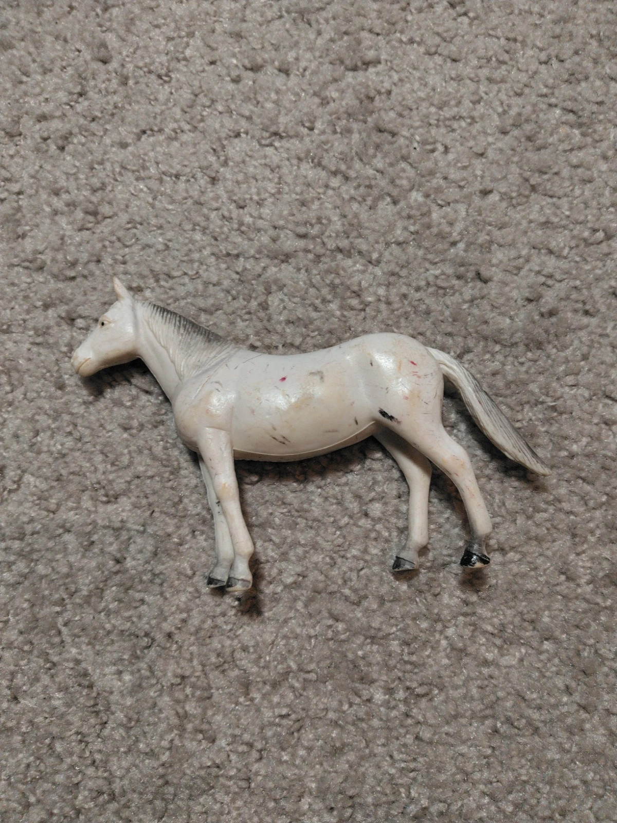 Figurine de cheval miniature blanc vintage