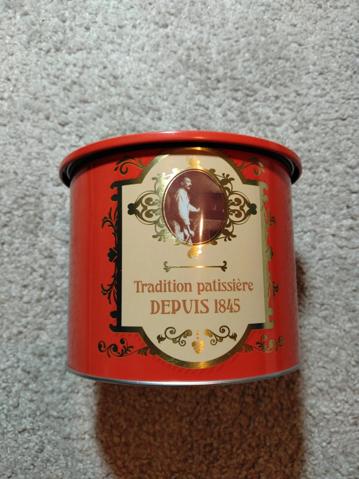 Boîte en métal vintage Madeleines Bijou rouge et dorée