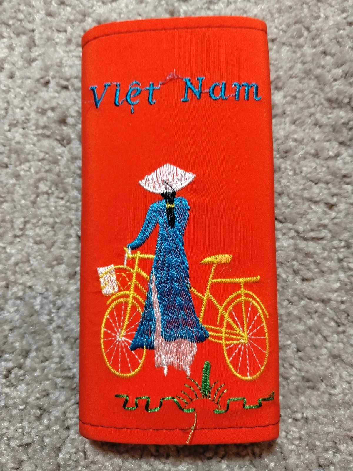 Portefeuille rouge brodé Việt Nam