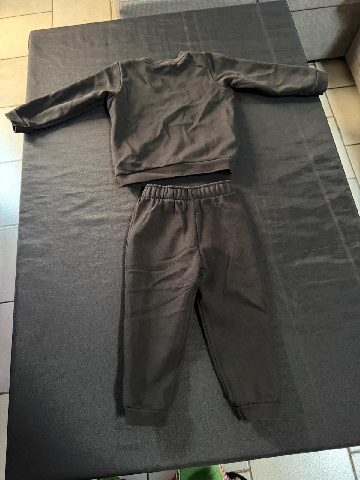 Ensemble puma noir / doré – Puma – taille 3 ans / 98 cm 2