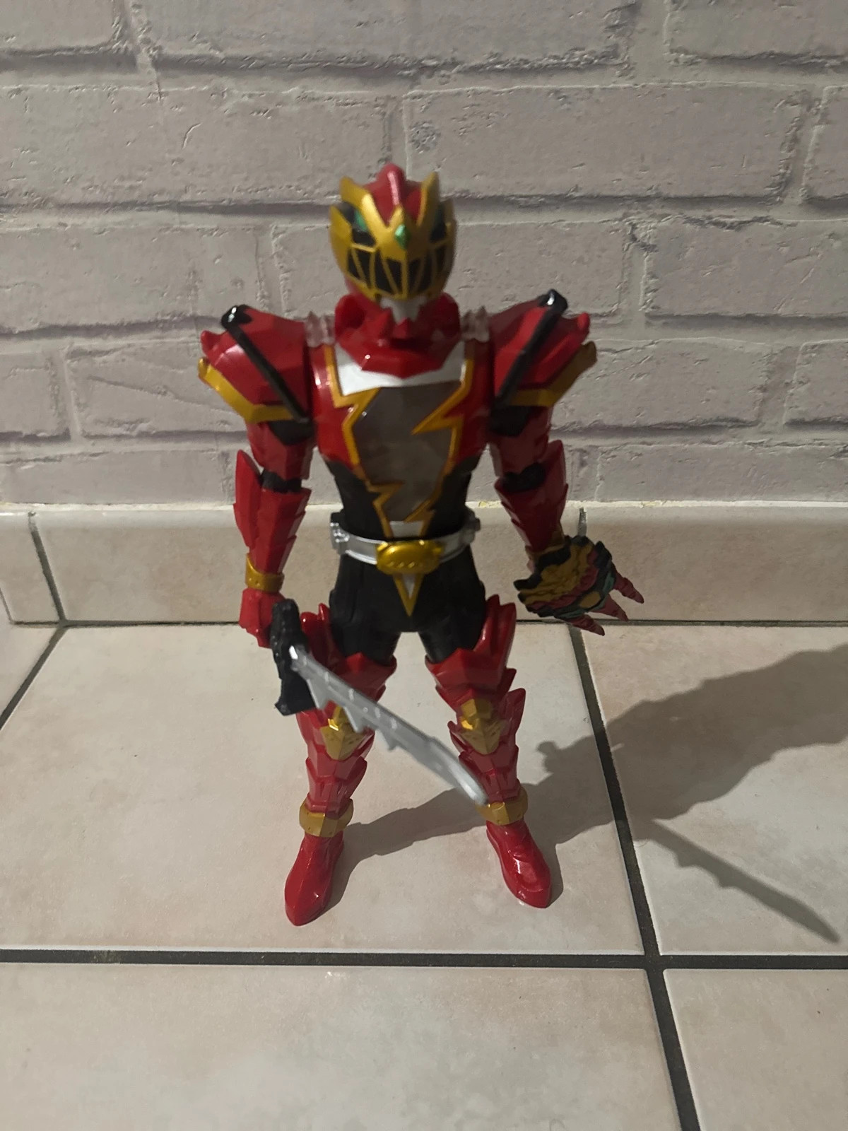 Power Rangers Dino Fury Ranger Rouge Attaque Tournoyante 30cm – Power Rangers – taille Taille unique 2