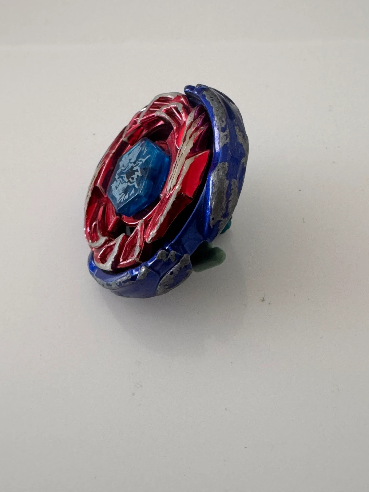 Hasbro Beyblade BB-28B Attack Storm Pegasus 105RF. 2010 – Beyblade – taille Prématuré, jusqu'à 44cm 2