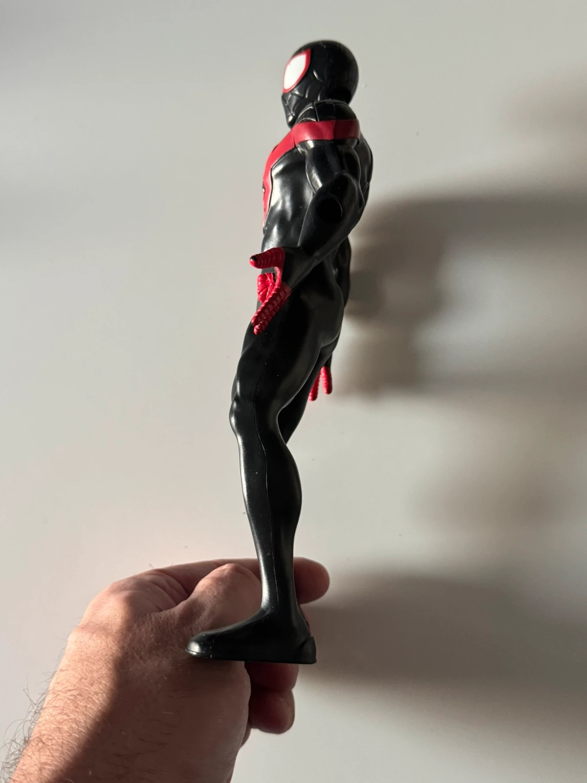 Figurine Miles Morales Spiderman Noir 24cm – MARVEL AVENGERS – taille Prématuré, jusqu'à 44cm 5