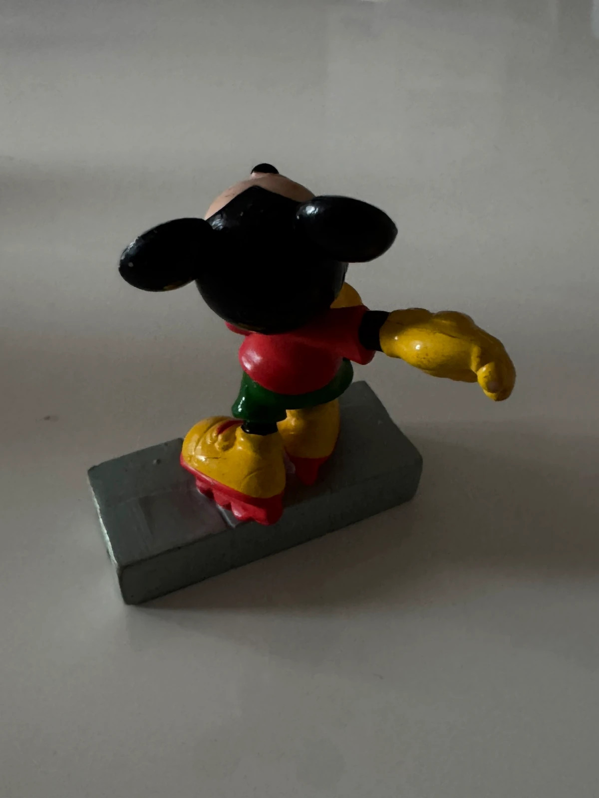 Figurine Mickey Mousse patins à roulettes – Disney – taille Prématuré, jusqu'à 44cm 3