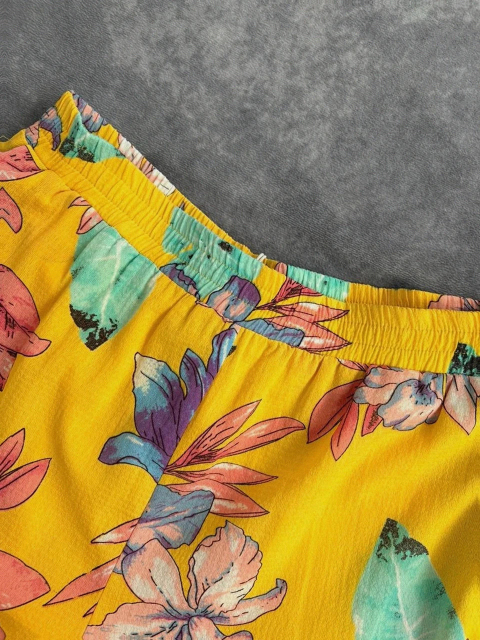 Tropical Floral Yellow Ruffle Shorts Comfortable High Waisted Beach Summer Shorts🌺 – Tendance – taille M / 38 / 10 2