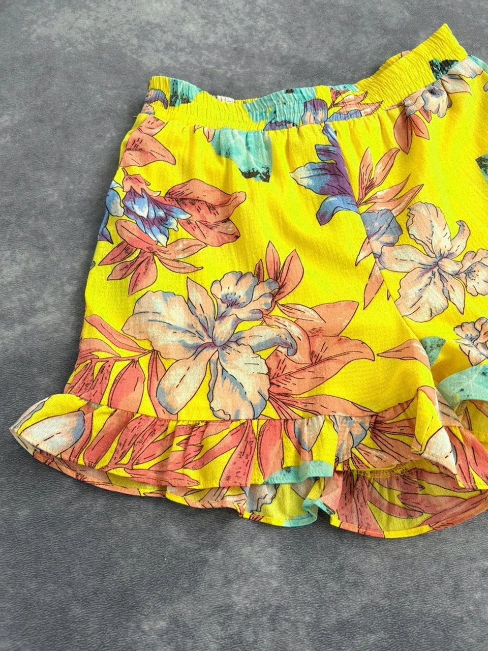 Tropical Floral Yellow Ruffle Shorts Comfortable High Waisted Beach Summer Shorts🌺 – Tendance – taille M / 38 / 10 4