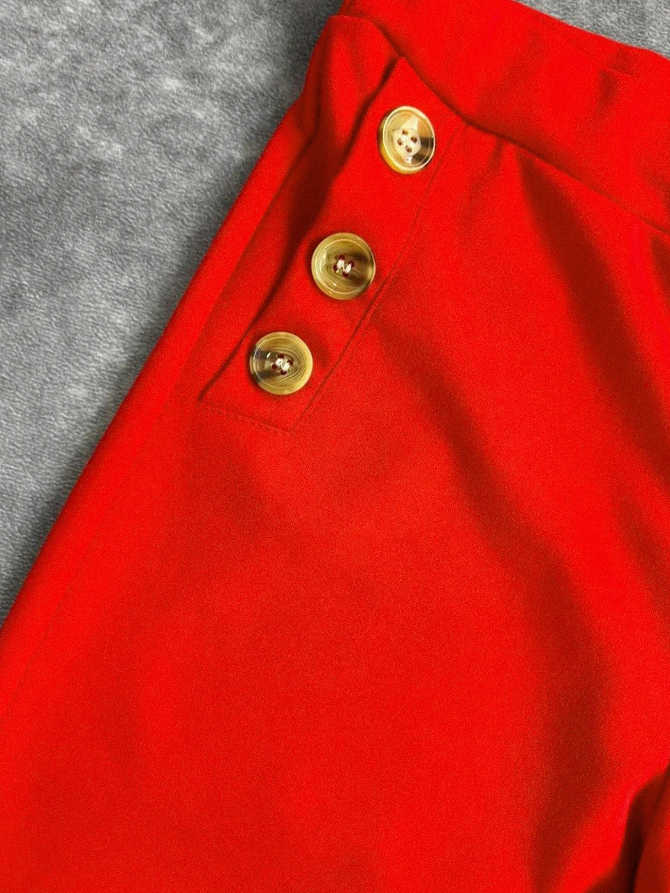 Pantalones Palazzo Rojo Vibrante con Detalle de Botón Tiro Alto – Vintage Dressing – taille M / 38 / 10 4