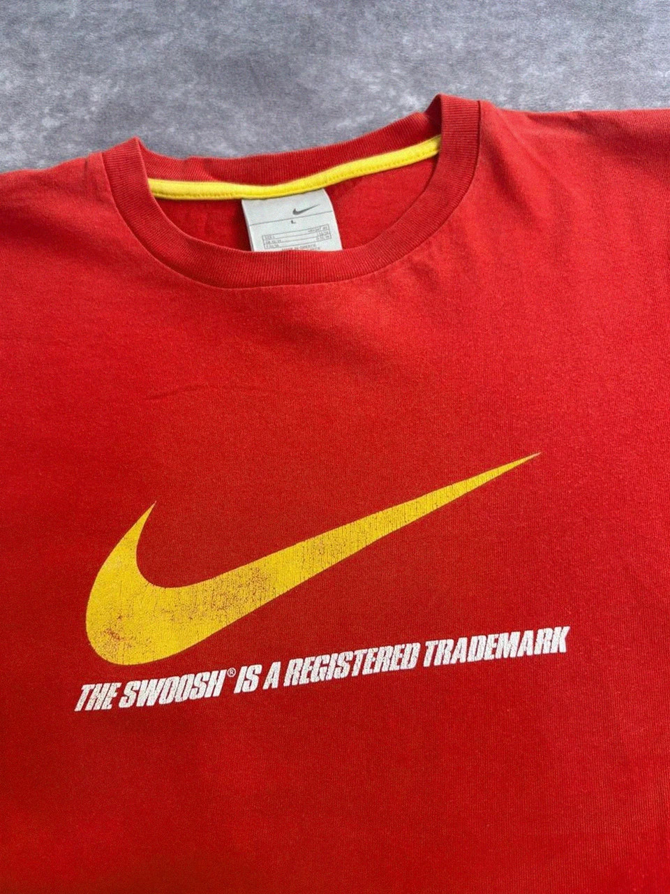 Nike Vintage T Shirt Red Yellow Registered Trademark Swoosh Logo Sportswear Size L Men Cotton🌺 – Nike – taille L 5