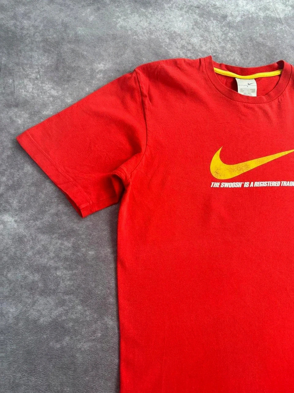 Nike Vintage T Shirt Red Yellow Registered Trademark Swoosh Logo Sportswear Size L Men Cotton🌺 – Nike – taille L 3