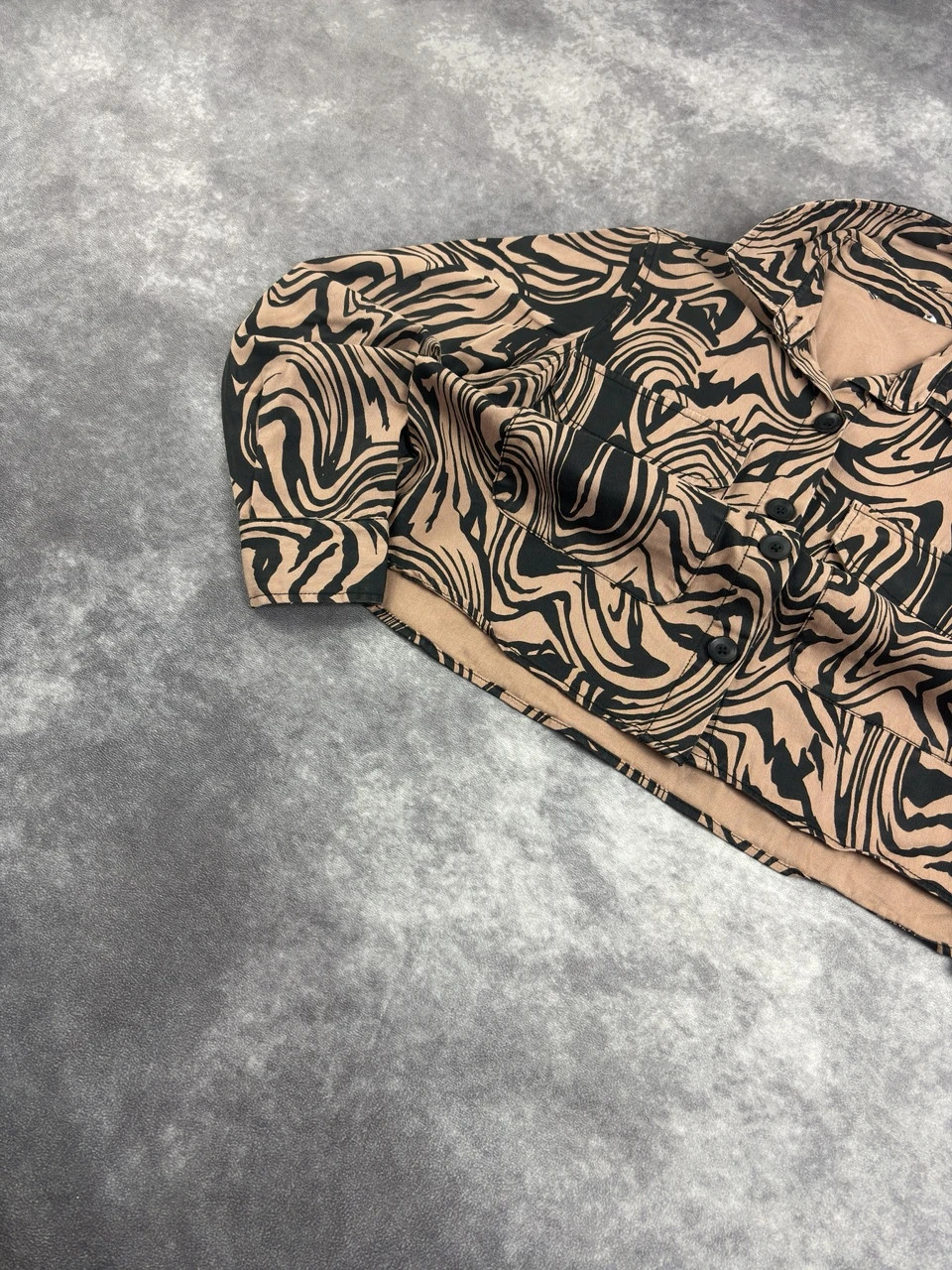 Trendy Abstract Marble Print Oversized Jacket Beige Black Button Shirt Women Size M – Vintage Dressing – taille Taille unique 3