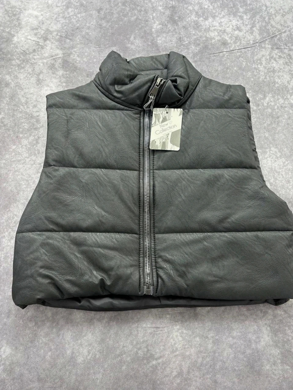 Puffer Vest Black Sleeveless Jacket Vegan Leather Quilted Faux Padded Gilet Streetwear 🌺 – Vintage Dressing – taille L / 40 / 12