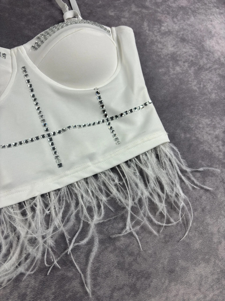 White Rhinestone Feather Bustier Crop Top Y2K Party Glam New Collection – Vintage Dressing – taille Taille unique 2