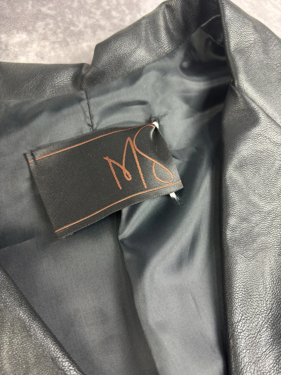 Vintage Black Faux Leather Blazer Jacket with Cream Sleeves Retro Y2K Streetwear Style – Vintage Dressing – taille Taille unique 5