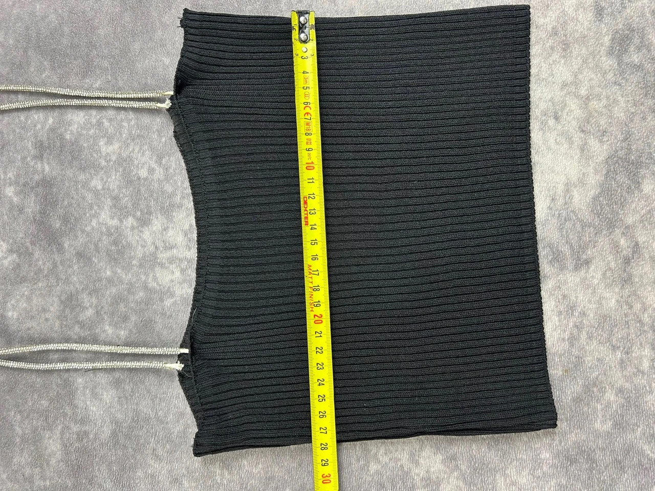 Original Black Ribbed Spaghetti Strap Crop Top Y2K Streetwear Retro Silver Detail – Vintage Dressing – taille Taille unique 5