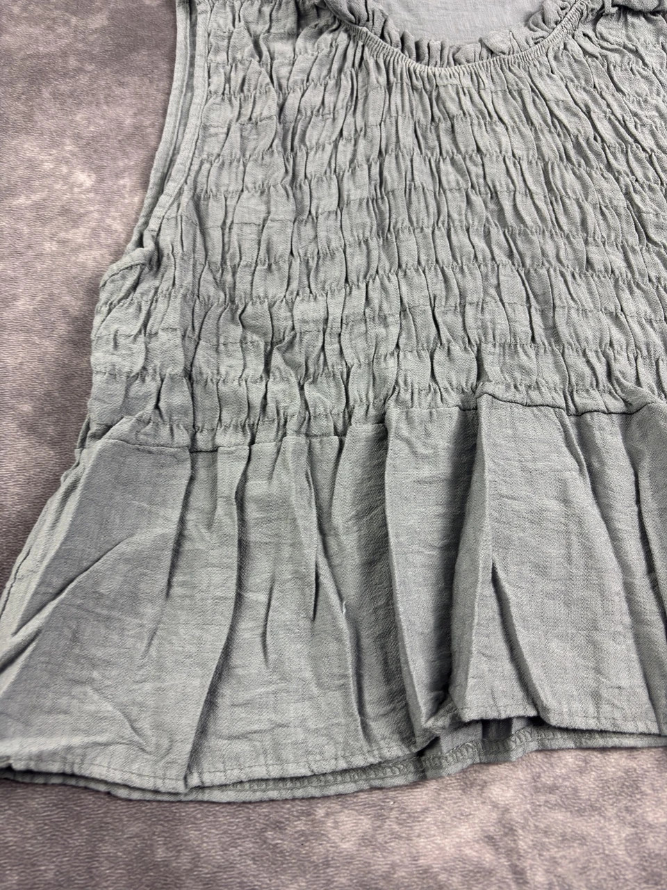 Mulaya Original Grey Smocked Sleeveless Peplum Top Y2K Streetwear Size 1 – Vintage Dressing – taille Taille unique 3