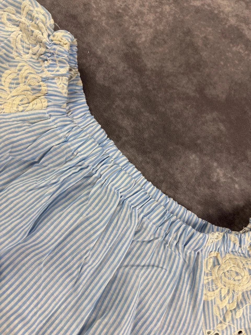 Original Light Blue Striped Embroidered Off Shoulder Top Y2K Streetwear Size L – Vintage Dressing – taille L / 40 / 12 5