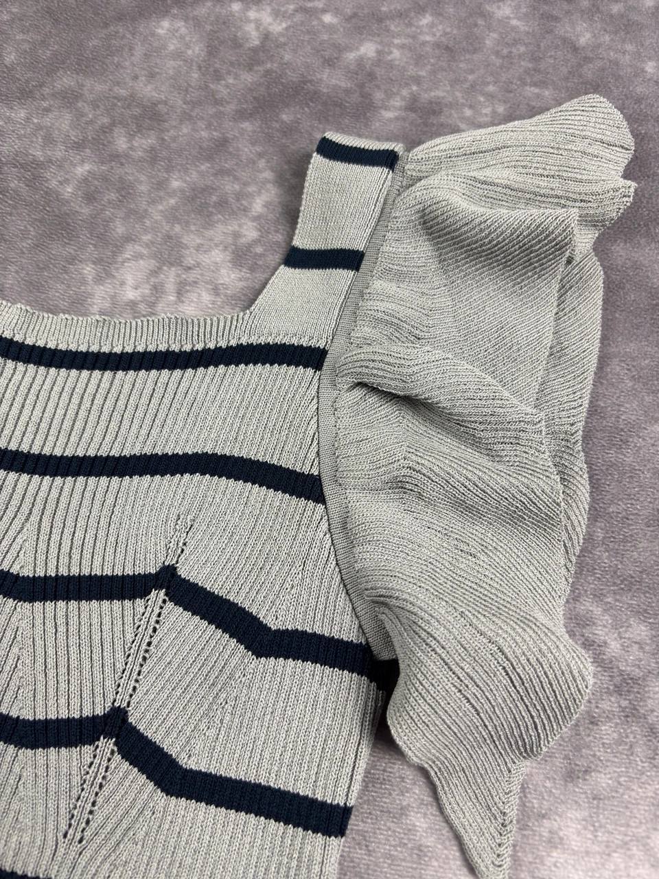 A&F Original Grey Navy Striped Puff Sleeve Knit Top Y2K Streetwear Size S – Vintage Dressing – taille Taille unique 4