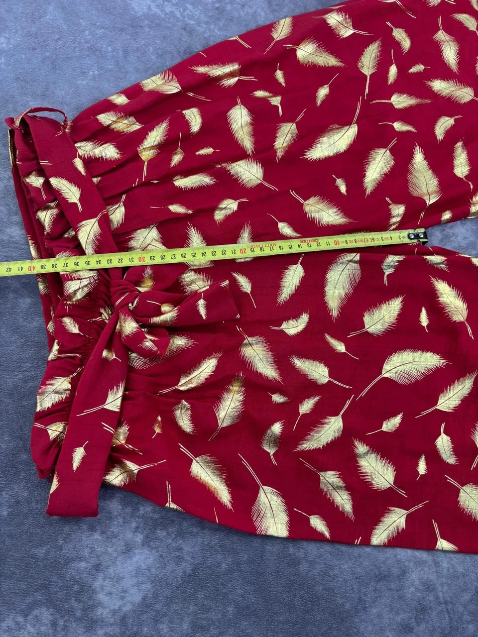 Red Gold Feather Print Wide Leg Palazzo Pants Tu Made in France Y2K High Waist Belted Fluid Fit – Vintage Dressing – taille Taille unique 3