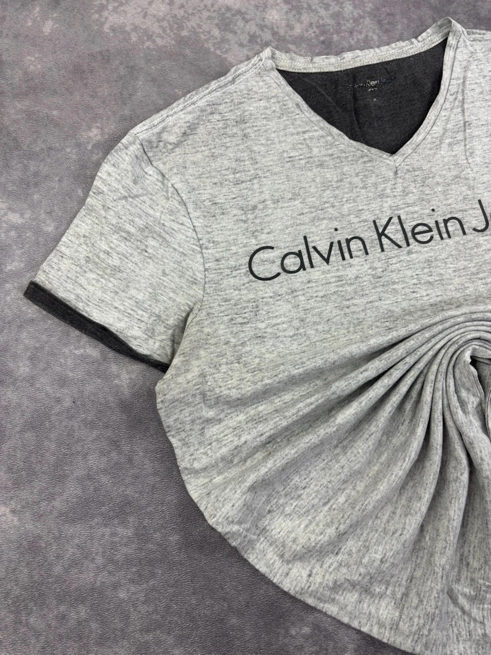 Calvin Klein Jeans Heather Grey V-Neck T-Shirt Casual Style🌺 – Calvin Klein Jeans – taille M 3