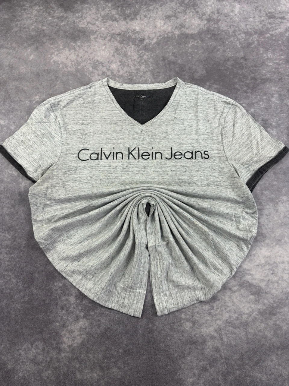 Calvin Klein Jeans Heather Grey V-Neck T-Shirt Casual Style🌺