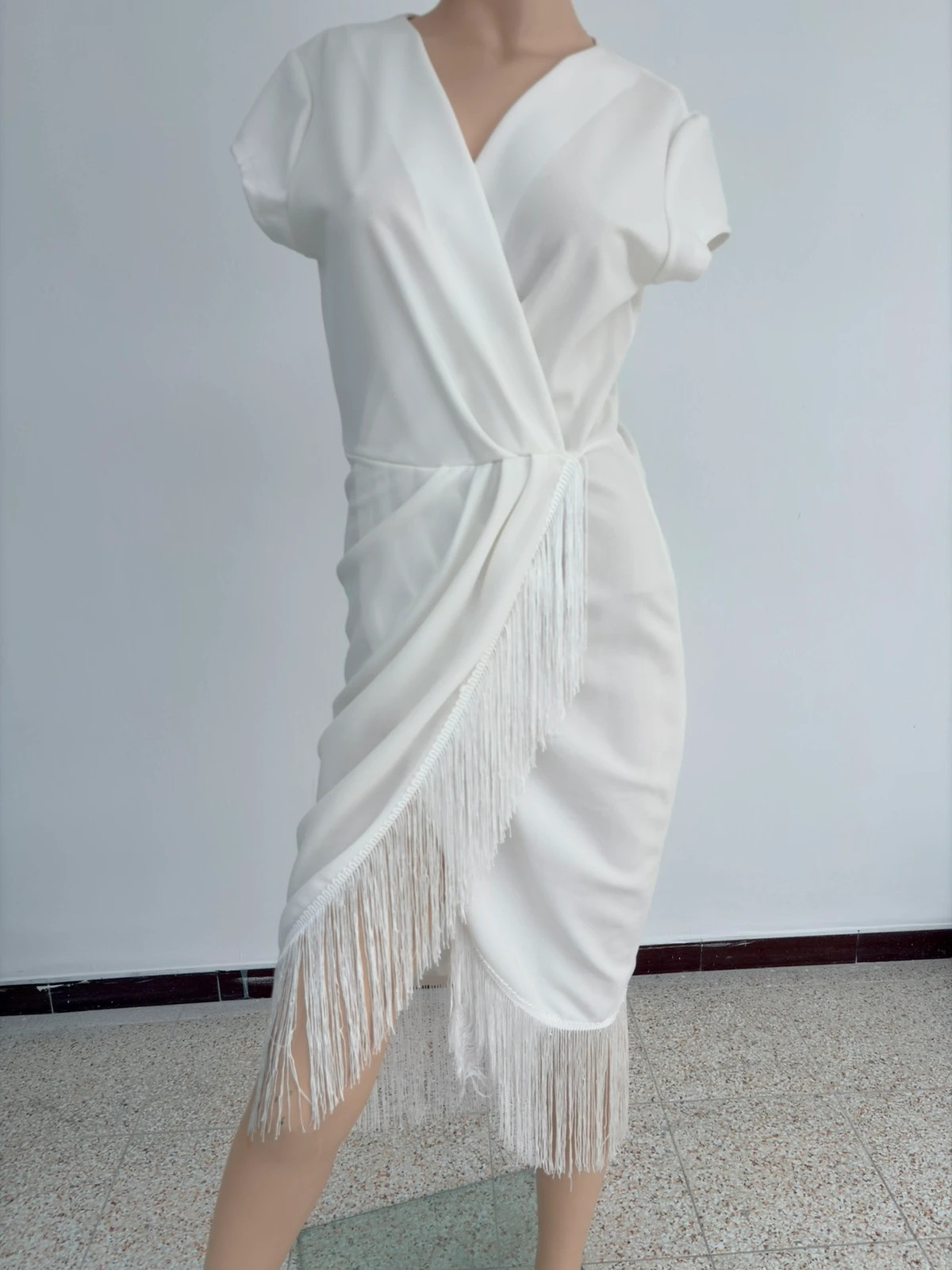 Elegant White Wrap Dress With Fringe Details V Neck Short Sleeve Cocktail Wedding Party M🌺 – Vintage Dressing – taille M / 38 / 10