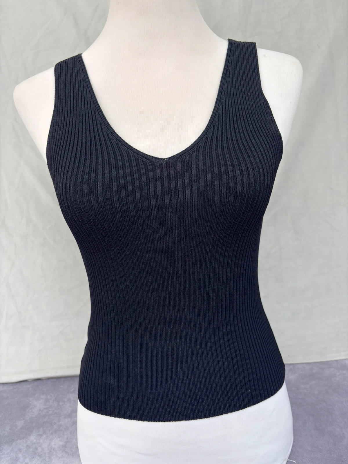 Black Ribbed Knit Tank Top Sleeveless V Neck Blouse Casual Basic Summer Vest Elegant Chic Y2K🌺 – Vintage Dressing – taille Taille unique