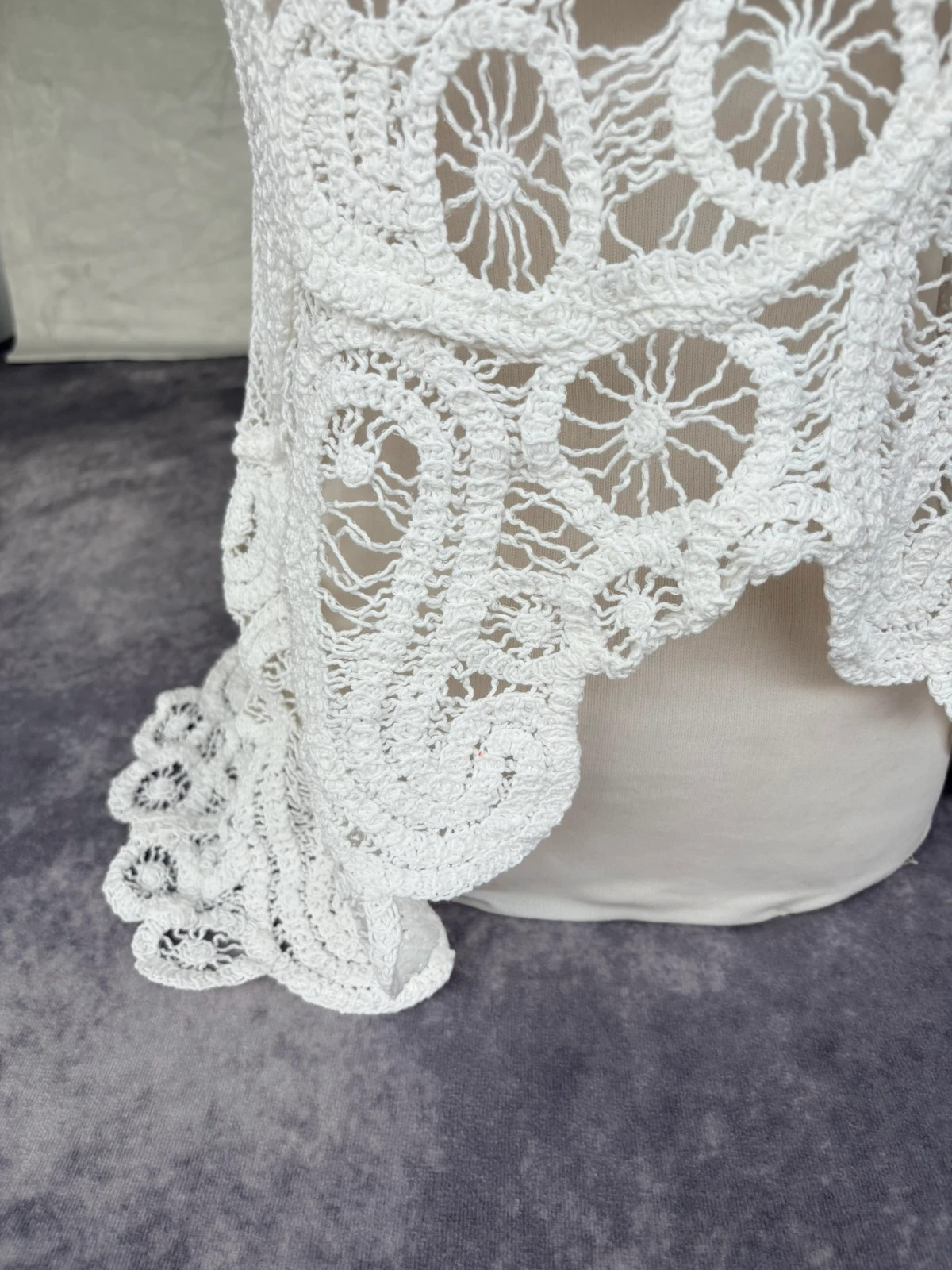 White Crochet Lace Top Sleeveless Paisley Hollow Out Blouse Summer Boho Chic Knit Vest🌺 – Vintage Dressing – taille Taille unique 2