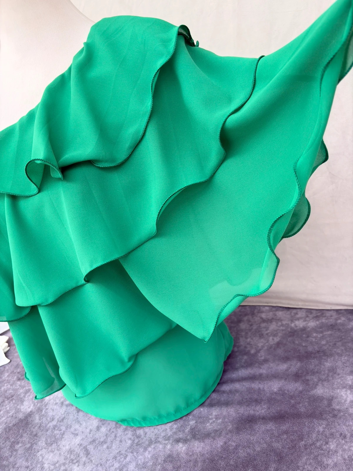 Green One Shoulder Ruffled Layered Chiffon Blouse Elegant Evening Party Wedding Guest Top🌺 – Vintage Dressing – taille Taille unique 3
