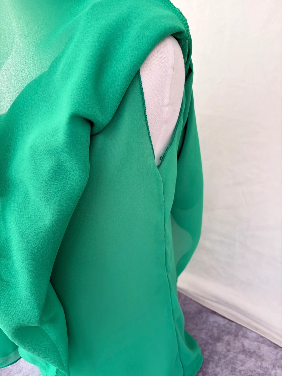 Green One Shoulder Ruffled Layered Chiffon Blouse Elegant Evening Party Wedding Guest Top🌺 – Vintage Dressing – taille Taille unique 2