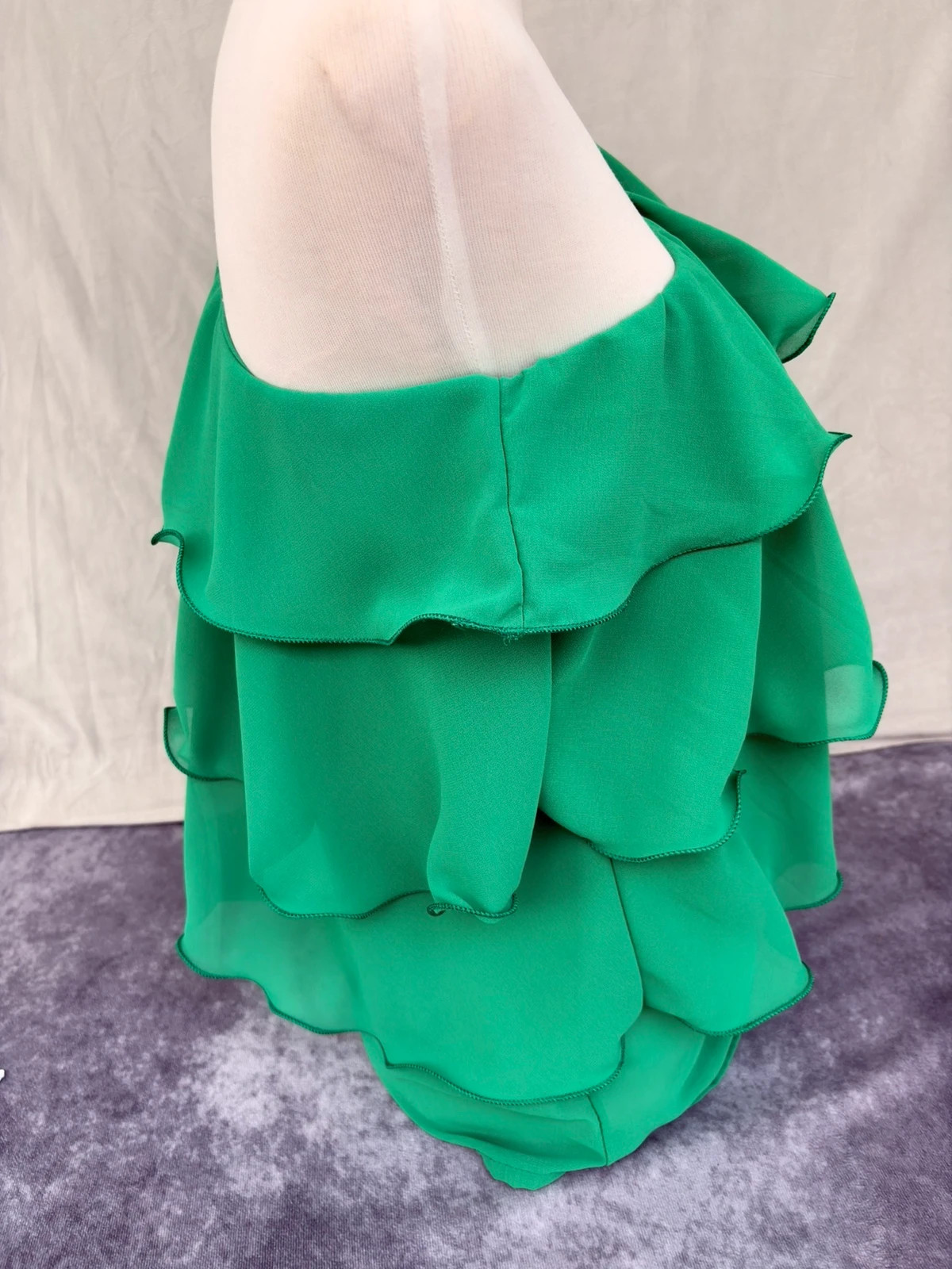 Green One Shoulder Ruffled Layered Chiffon Blouse Elegant Evening Party Wedding Guest Top🌺 – Vintage Dressing – taille Taille unique 4
